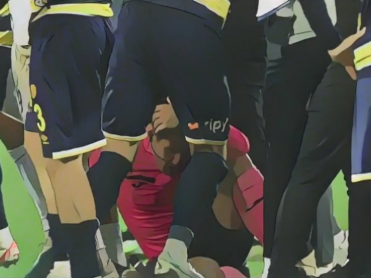 Ankaragücü boss brutally knocks over referee