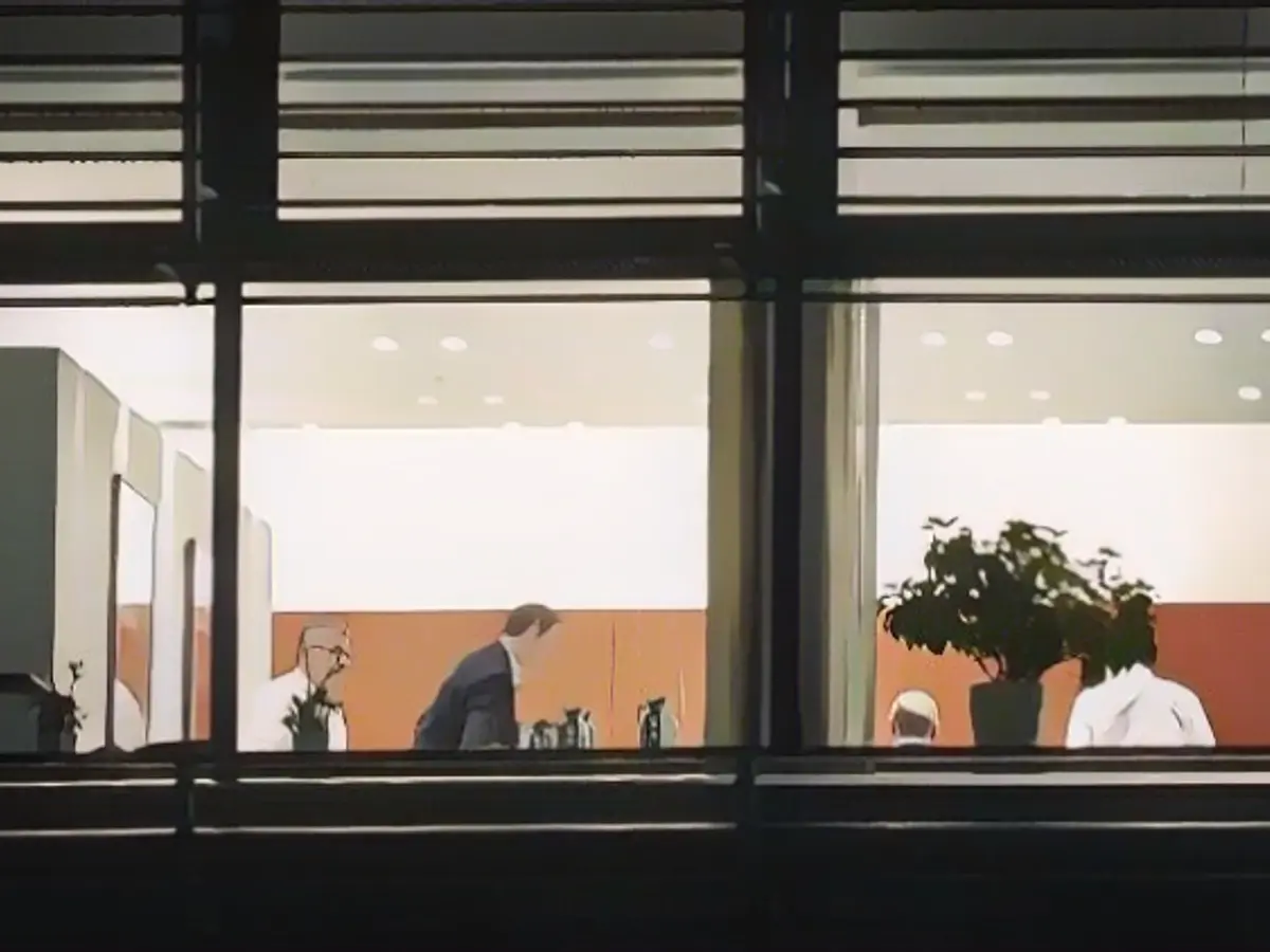 Traffic light leadership interrupts budget talks again