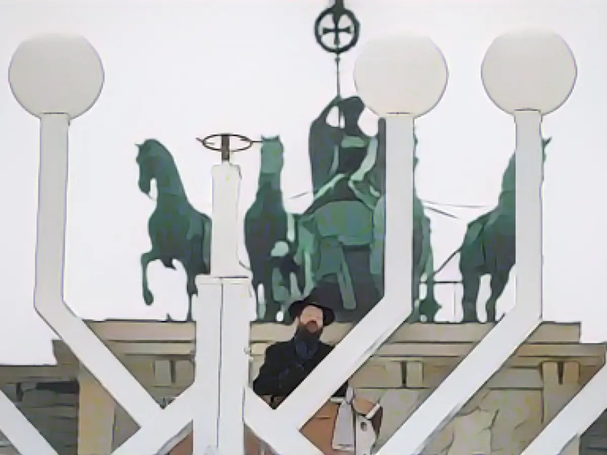 Damage to Hanukkah candelabra: LKA investigates