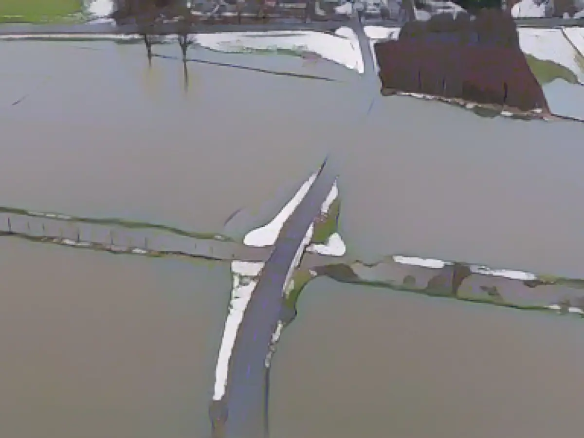 Flood warnings in Saxony-Anhalt and Bavaria