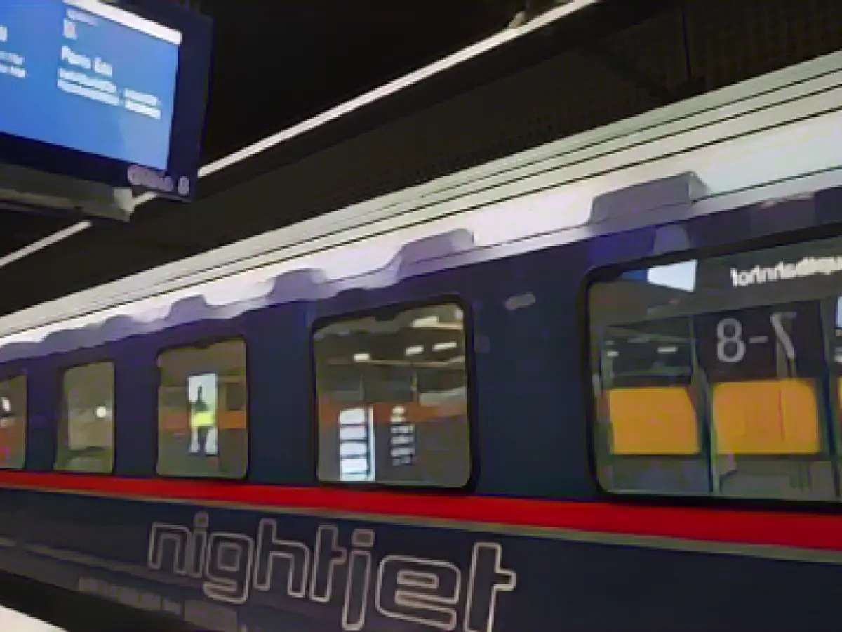 First night train from Berlin arrives in Paris