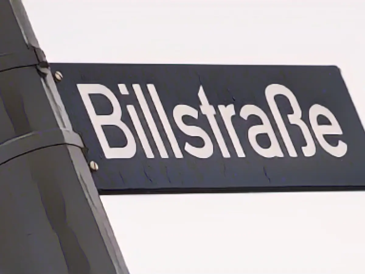 Police search restaurants and snack bars in Billstraße