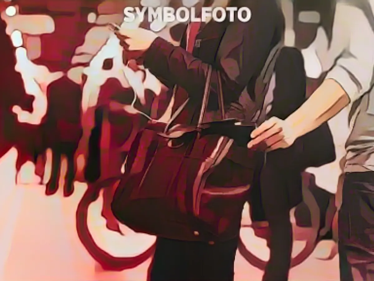 Police find forgotten cell phone using tracking