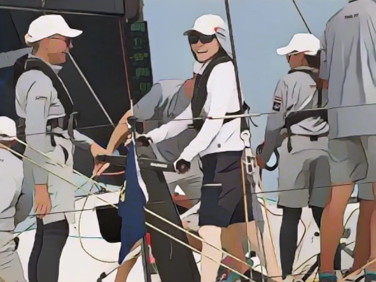 Thai queen Suthida is washed with all waters