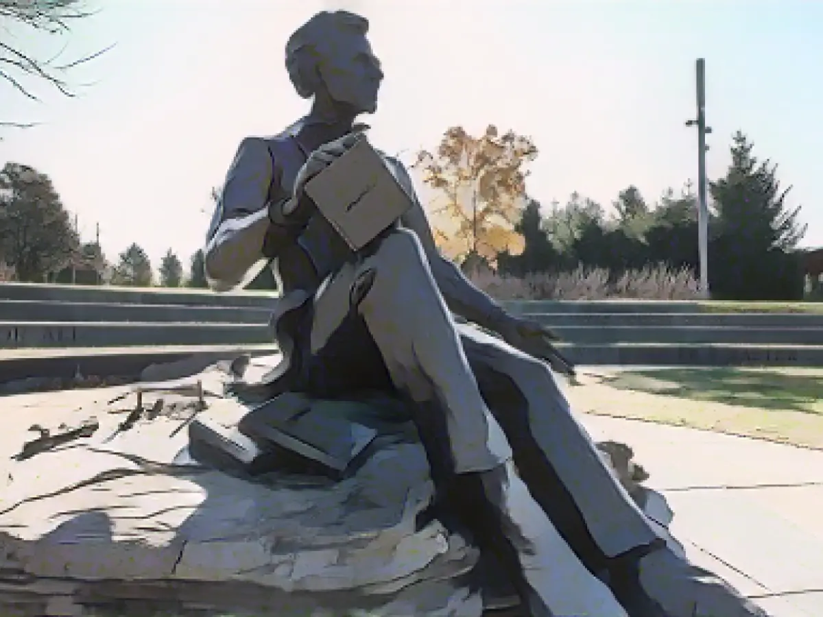 Bronze cylinder from legendary Abraham Lincoln sculpture in Kentucky disappears