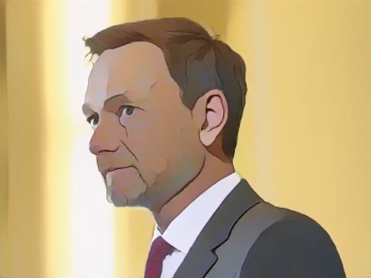 Top civil servant gives tax tips to the rich