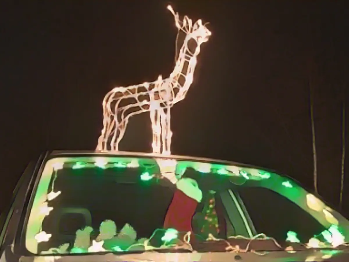 How many Christmas decorations are allowed on the car?