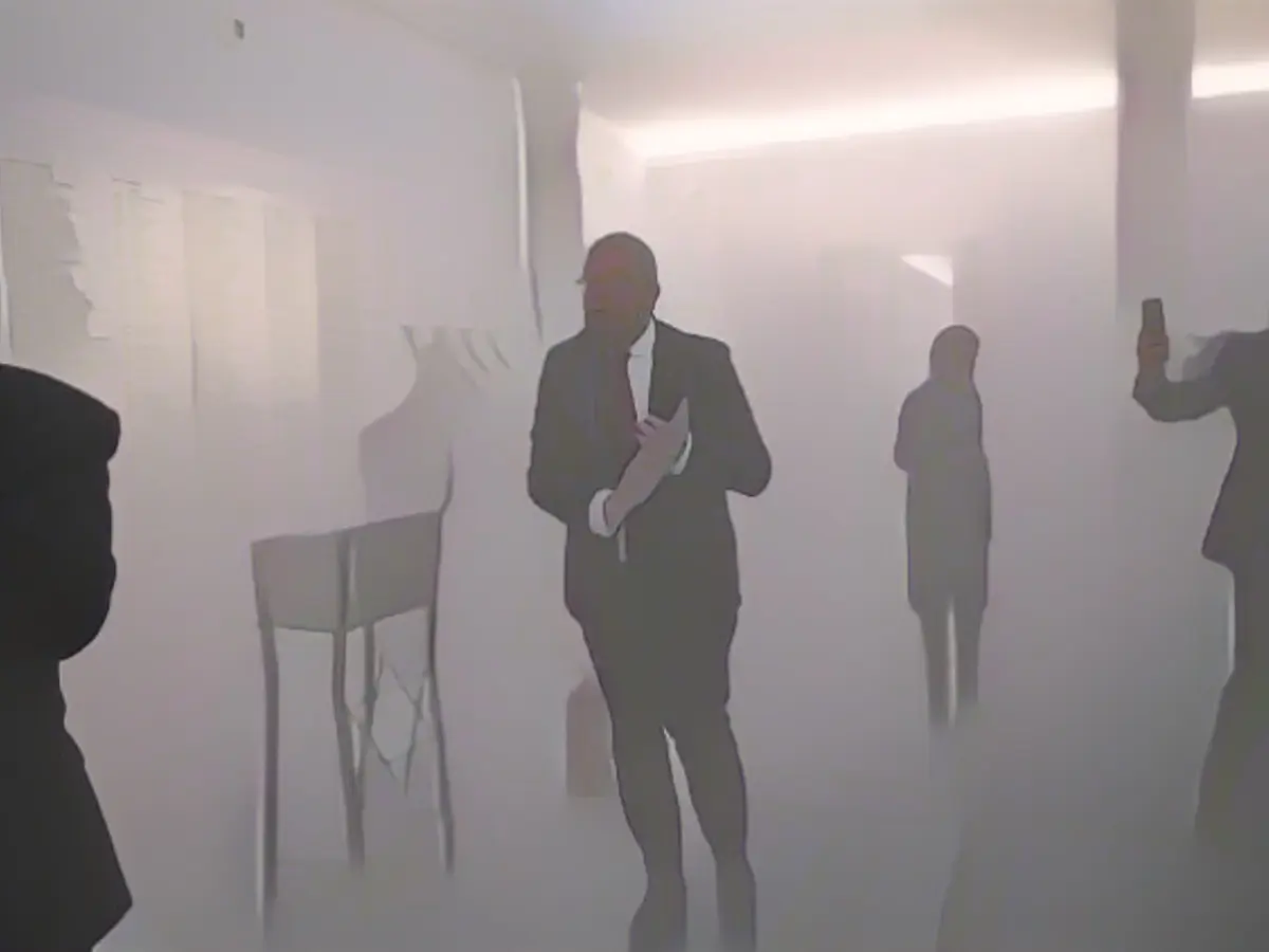 Poland: Right-wing MP extinguishes Hanukkah candlestick