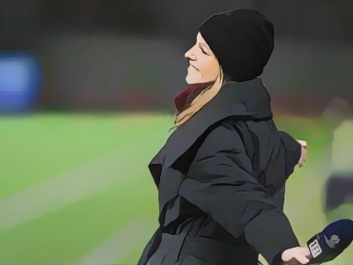 Wontorra smirks before the Real game