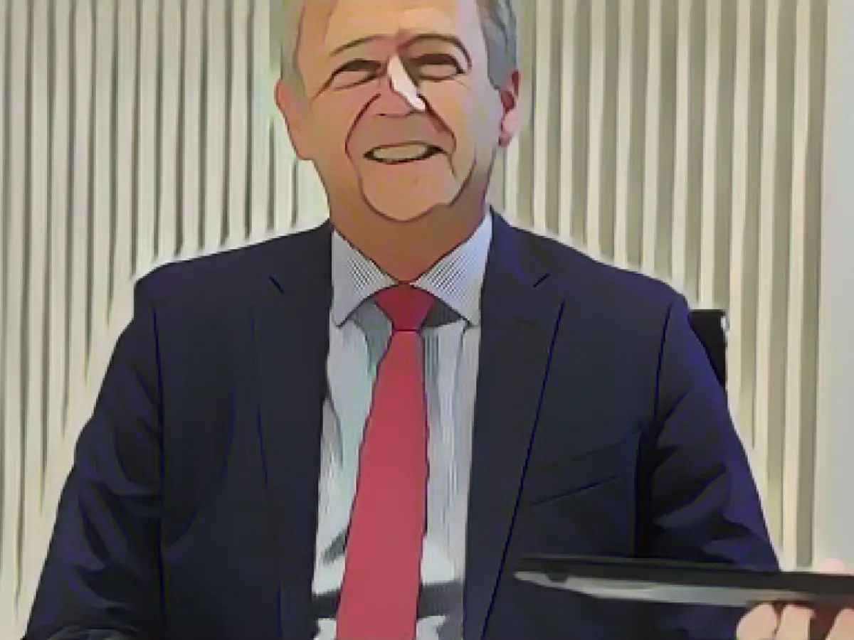 Savings banks continue to keep Management Board salaries under wraps