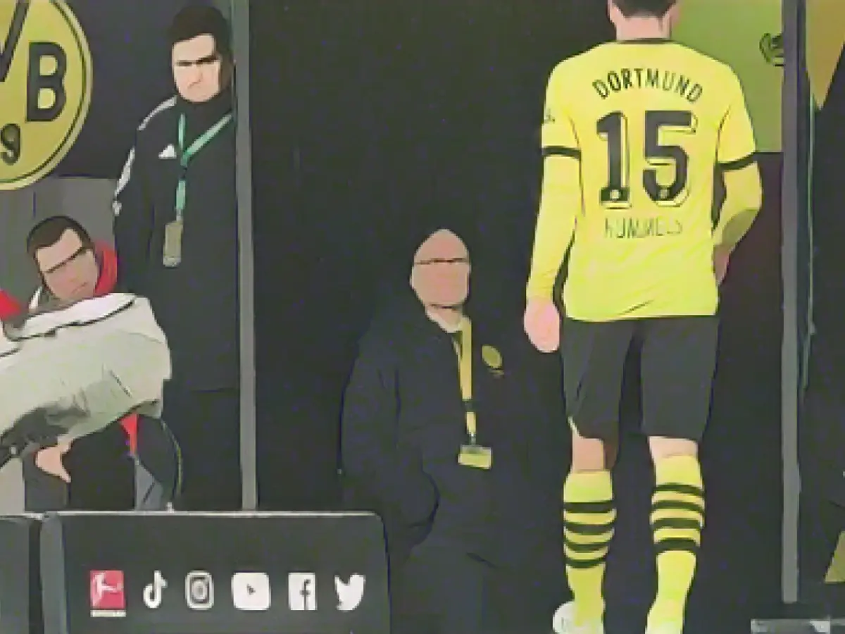 Hummels suspended for one match after red card