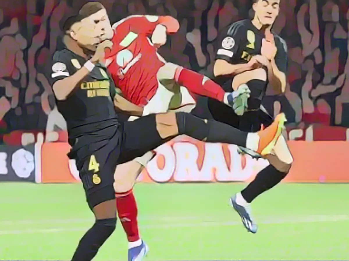 Criticism in Spain of Real's Alaba: "A central problem"