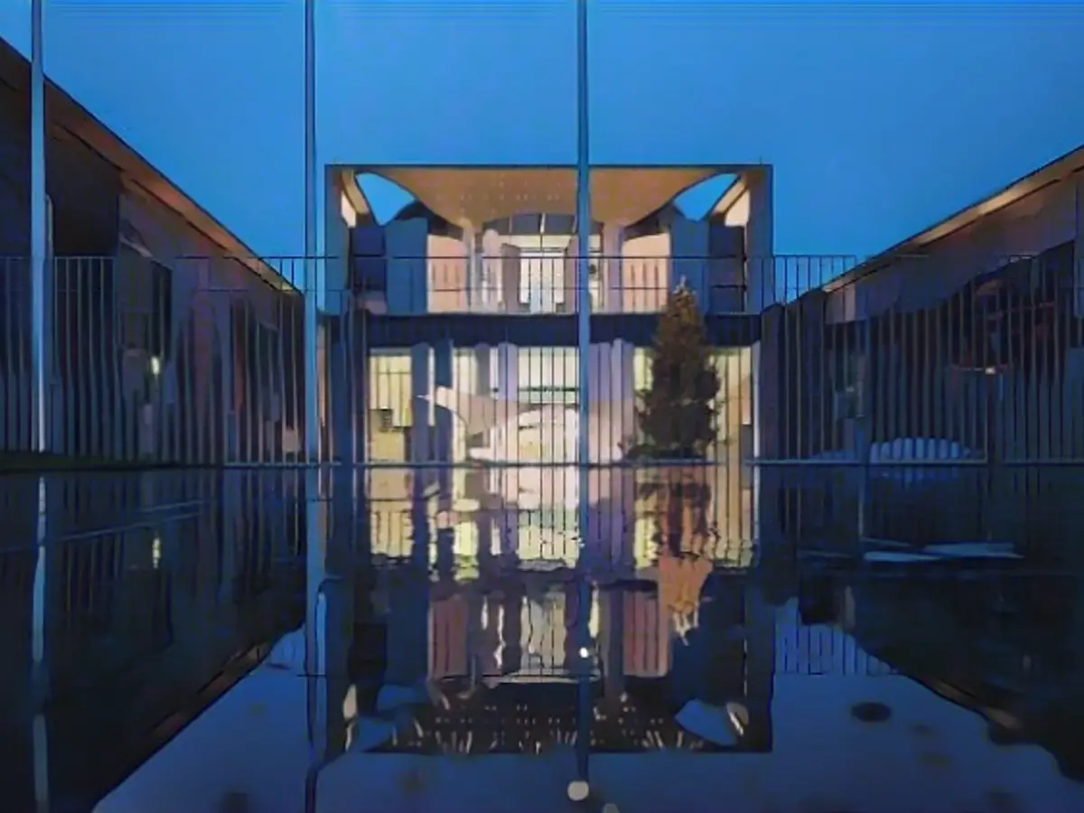 Federal government continues to lose public esteem