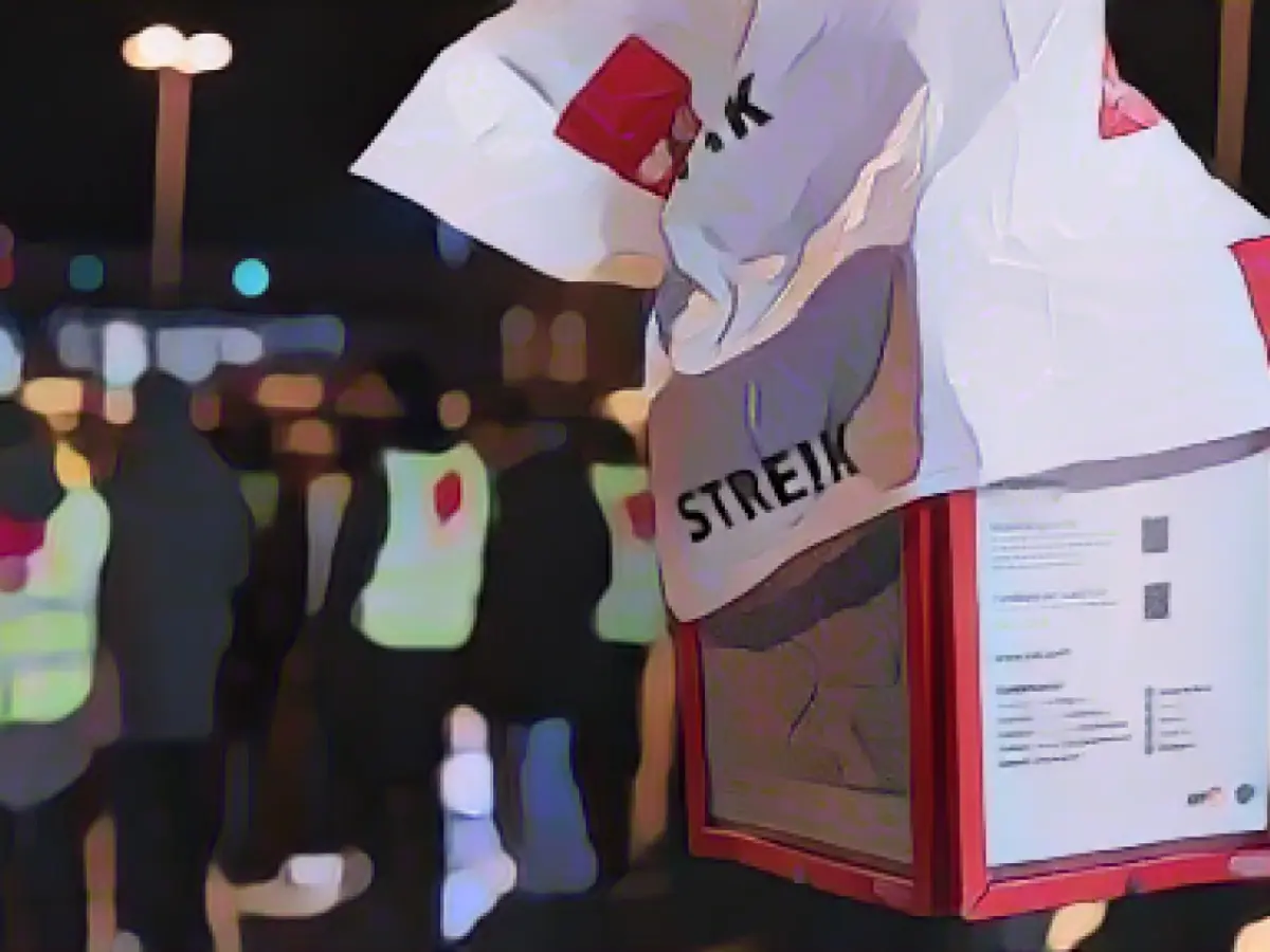 Warning strikes in the cargo area at Cologne/Bonn Airport