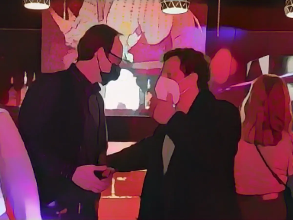 Corona risk at Christmas parties - what the experts say