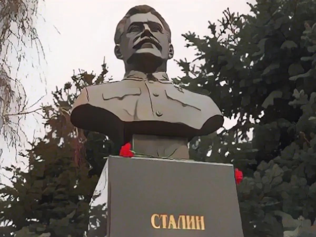 Is Putin waving the Stalingrad comeback through?