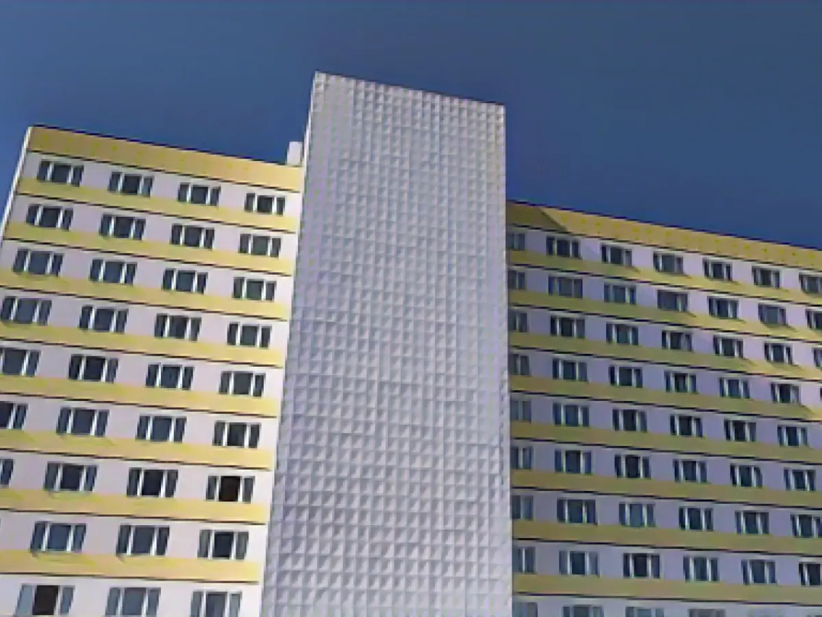 Left: Too little help for trainees from the Senate