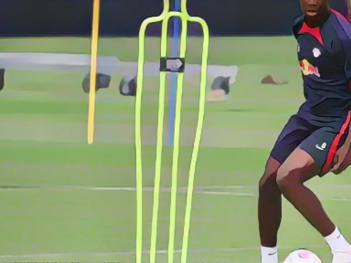 Bitshiabu makes his competitive debut for RB Leipzig