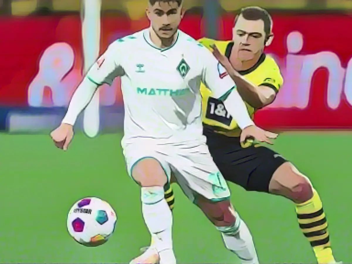 Werder Bremen extends contract with Romano Schmid