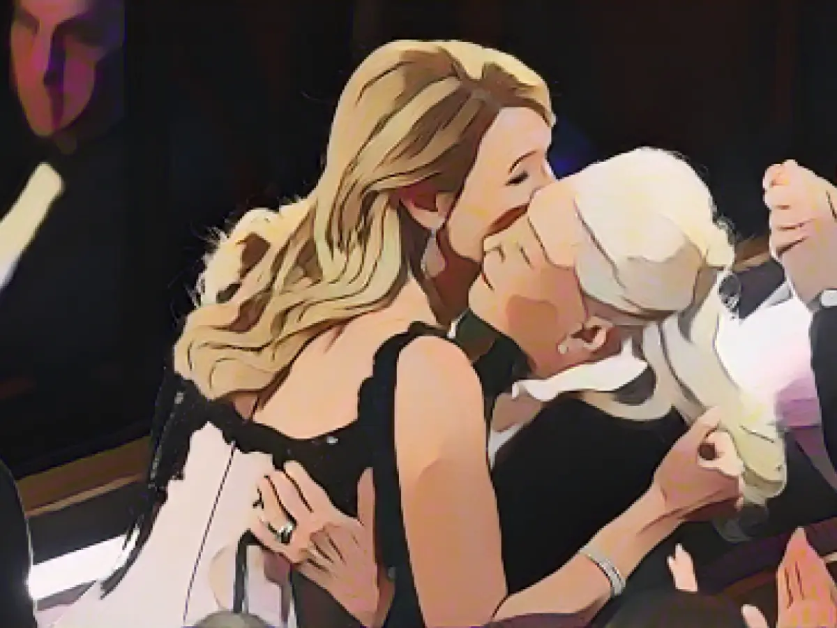 Laura Dern and Diane Ladd advocate for having difficult conversations with mothers