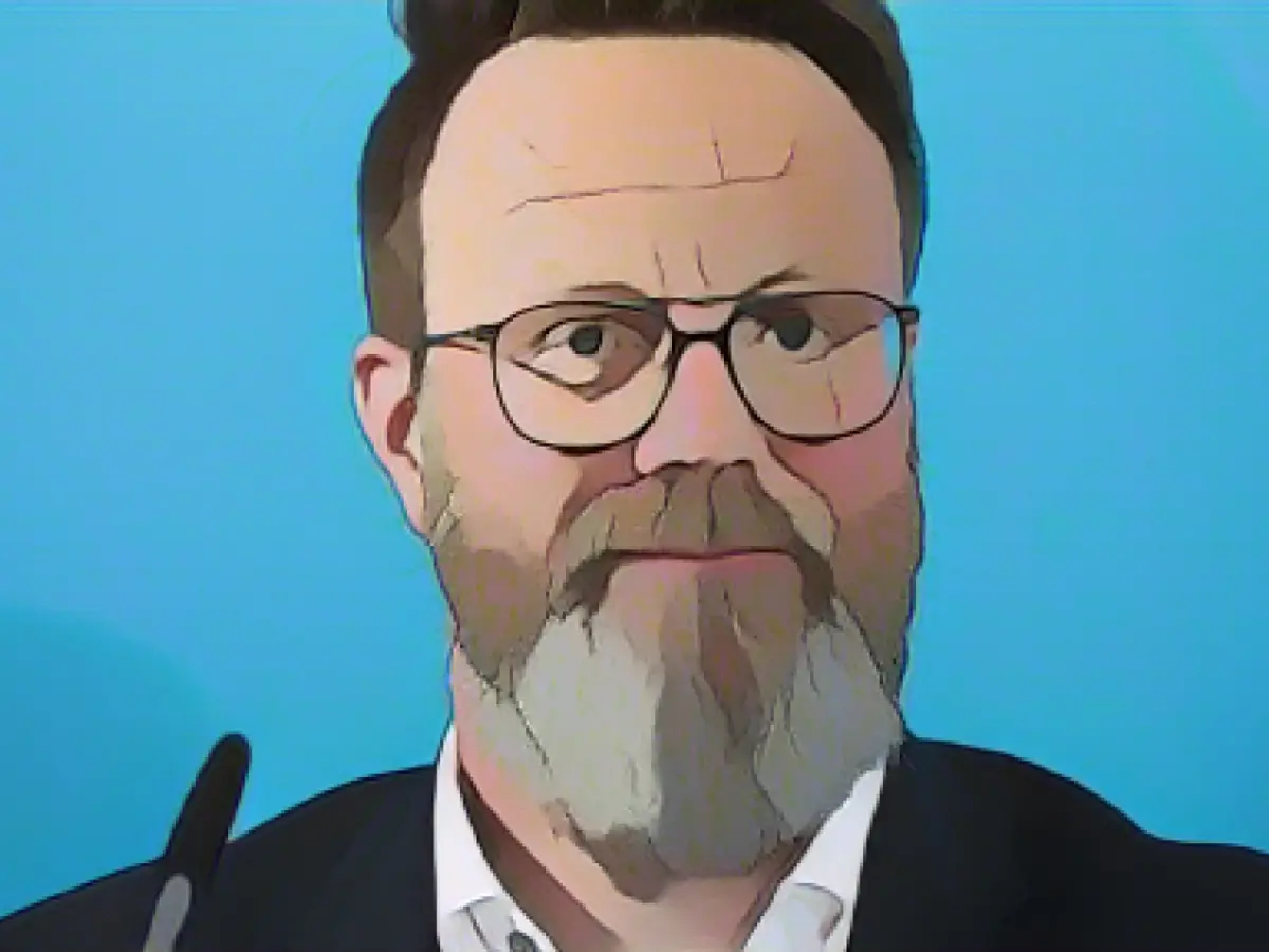 Madsen increases pressure on the railroad