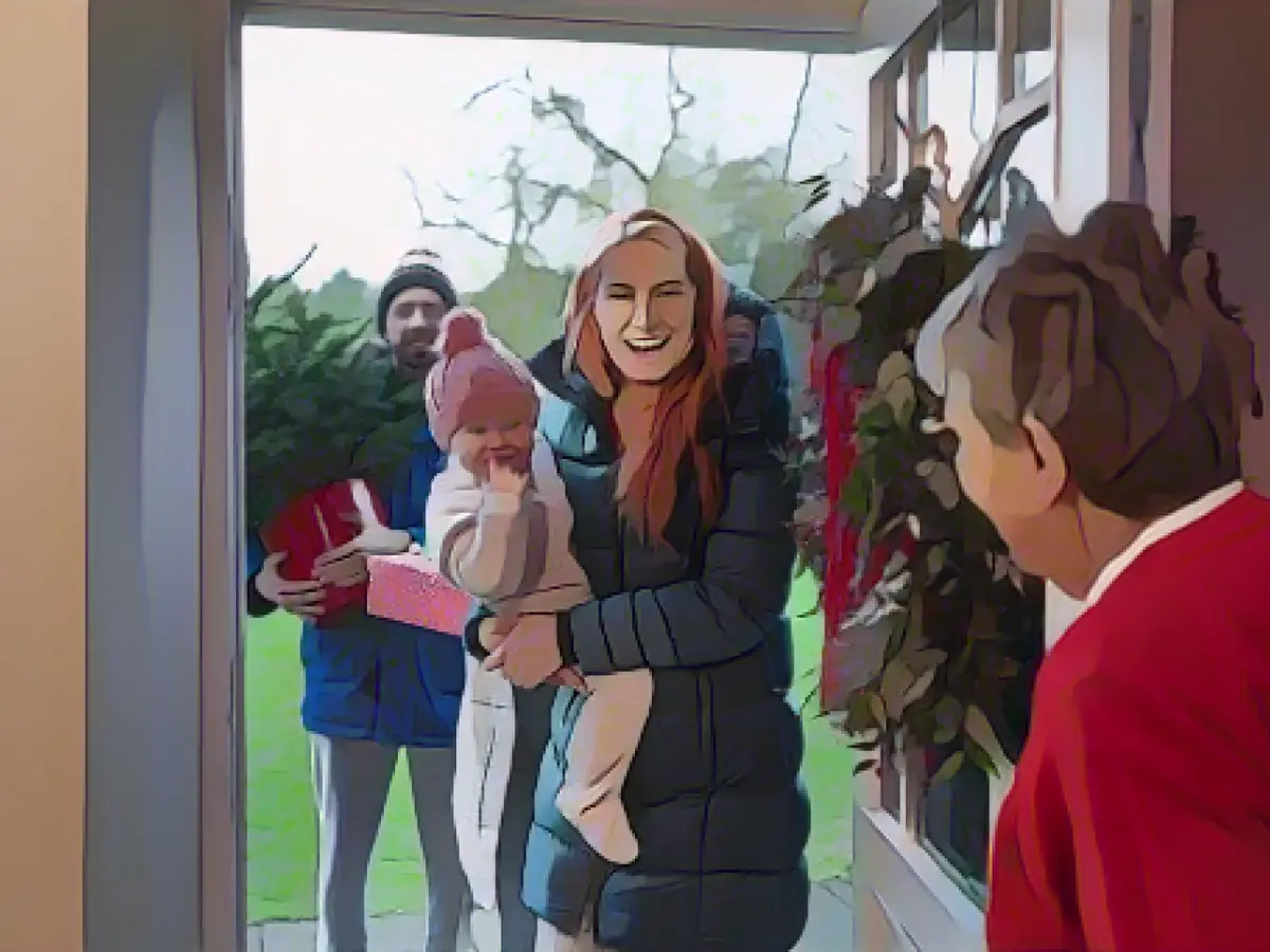 Cuddle grandma or keep your distance? How to get through the Christmas season in good health