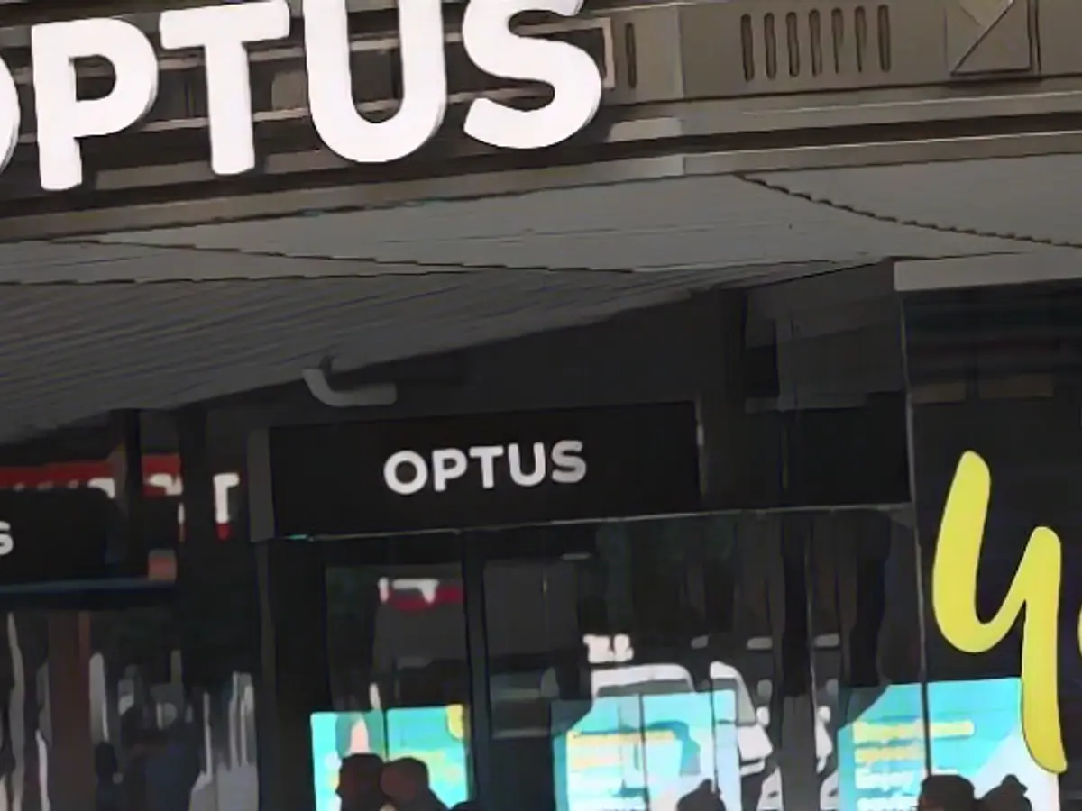 US retailers post surprisingly slight increase in sales