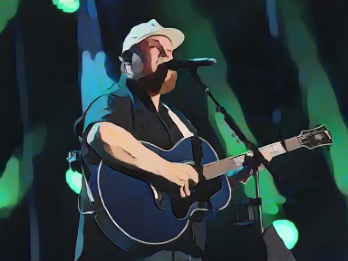 Luke Combs apologizes to woman hit with huge bill for selling unofficial merchandise