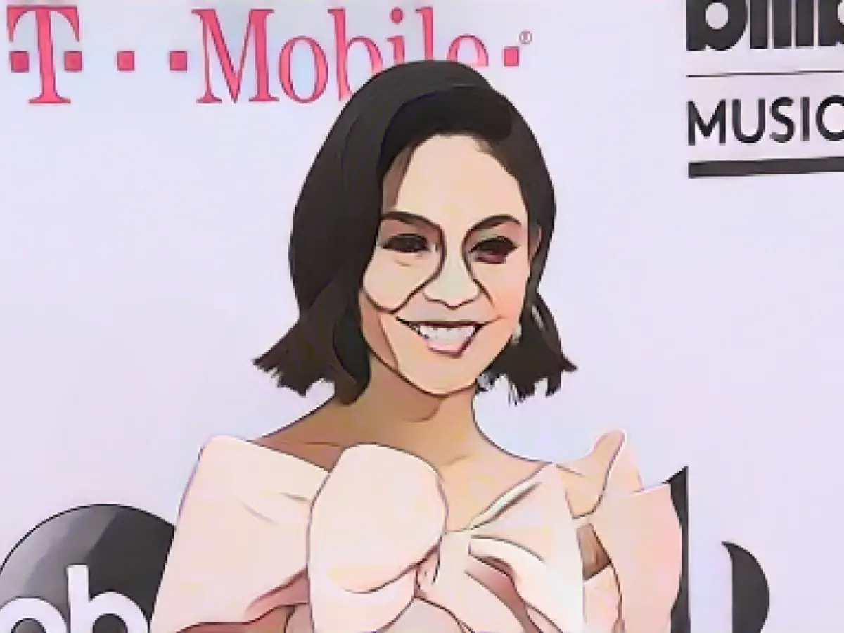 New pictures of her wedding dresses