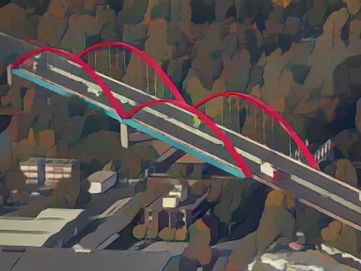 Highway 42 between Bottrop and Essen remains closed