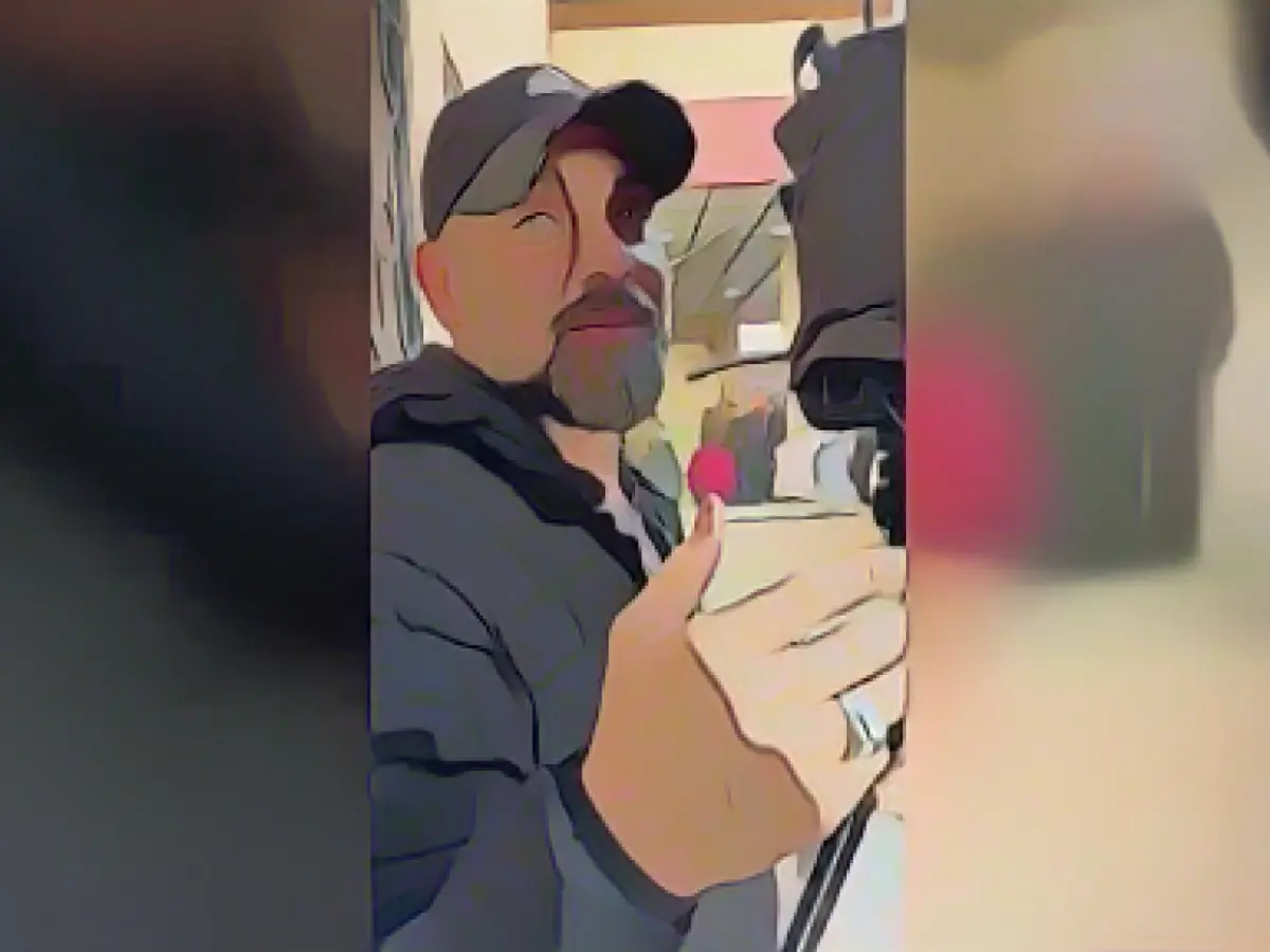 Al Jazeera cameraman dies after Israeli attack in southern Gaza Strip