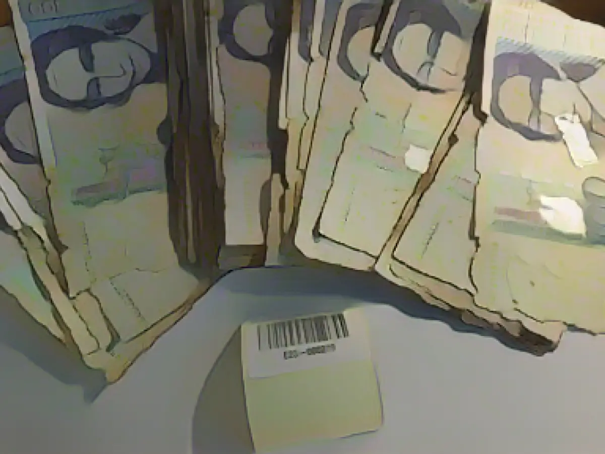 Old bills and coins: D-Mark worth millions exchanged