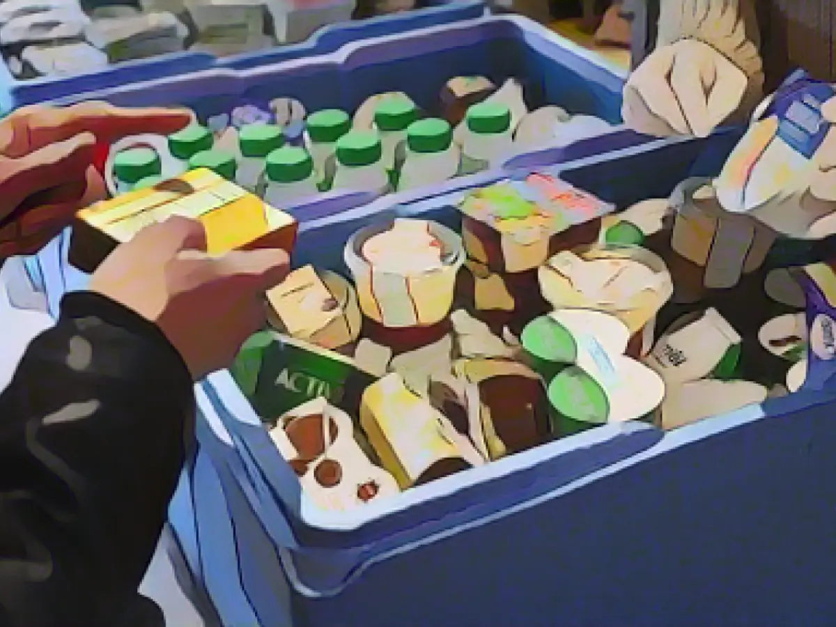 Food banks in permanent crisis - large crowds in major cities