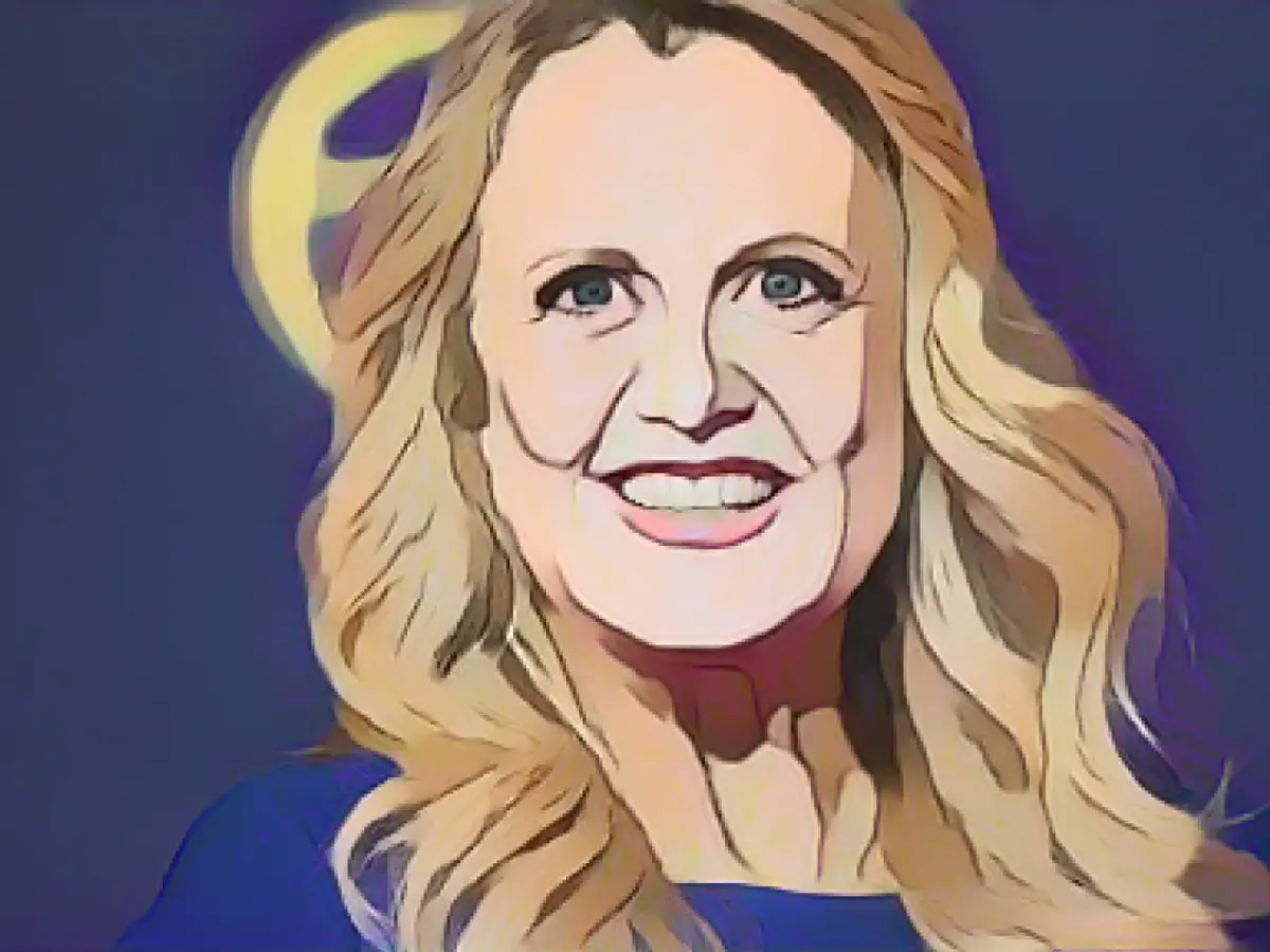 Schöneberger: Giving the gift of champagne and ham