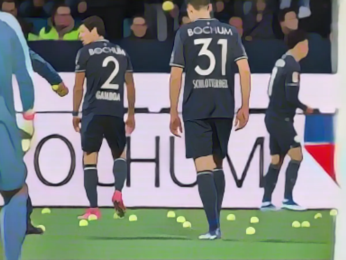 Strong protests against the DFL's investor plans