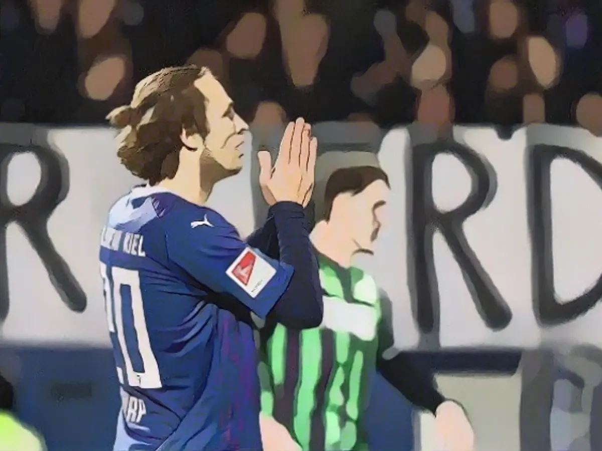 Fiete Arp's debut leads Holstein to first-round record