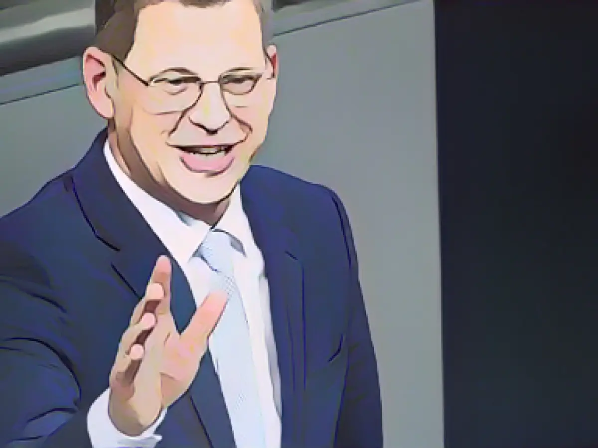 CDU politician: Government puts shackles on security authorities