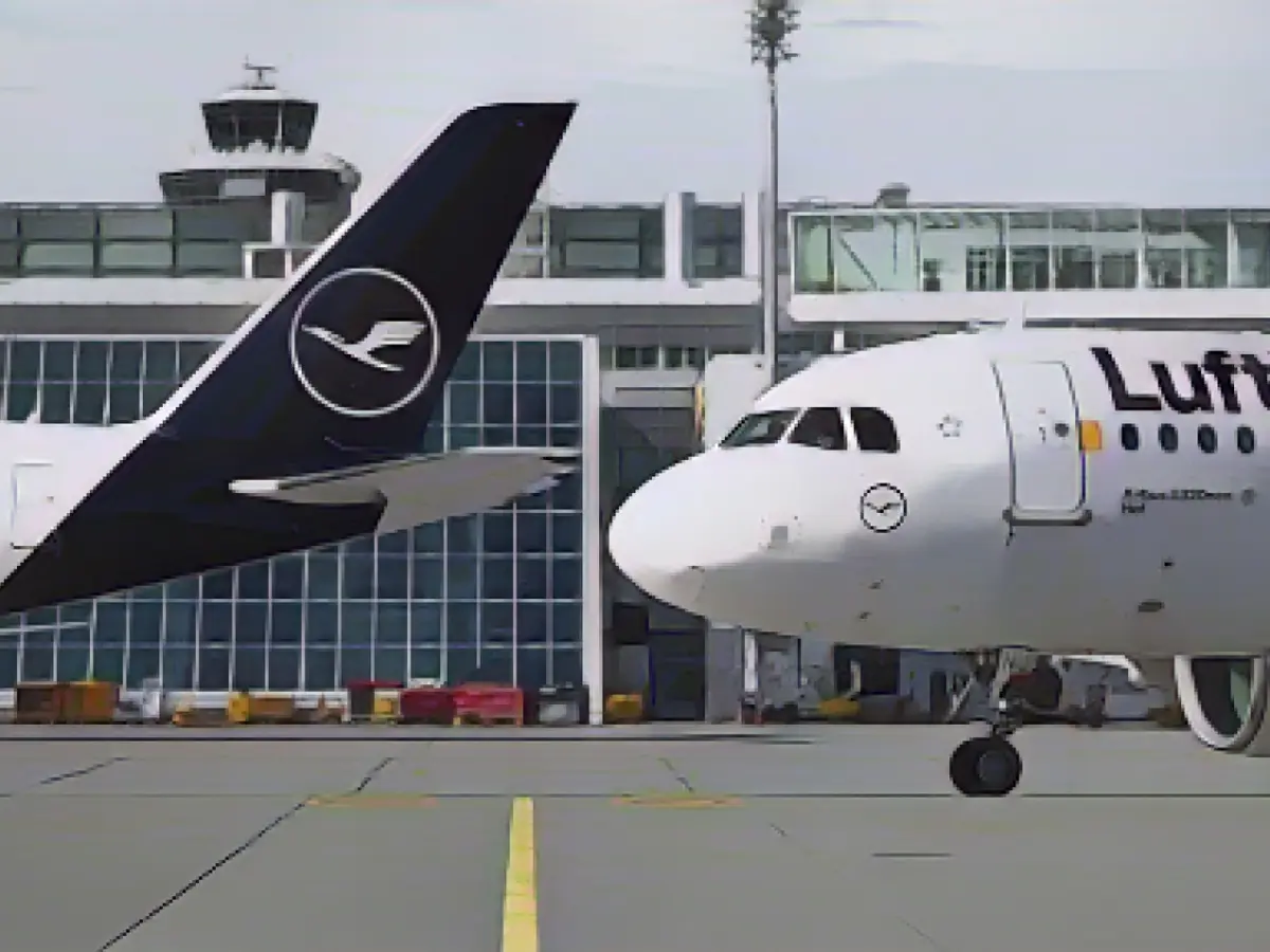 Because of blockades at airports: Lufthansa demands 740,000 euros from Last Generation
