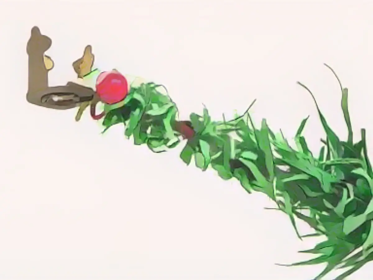 103-year-old Christmas tree auctioned off for 2600 pounds