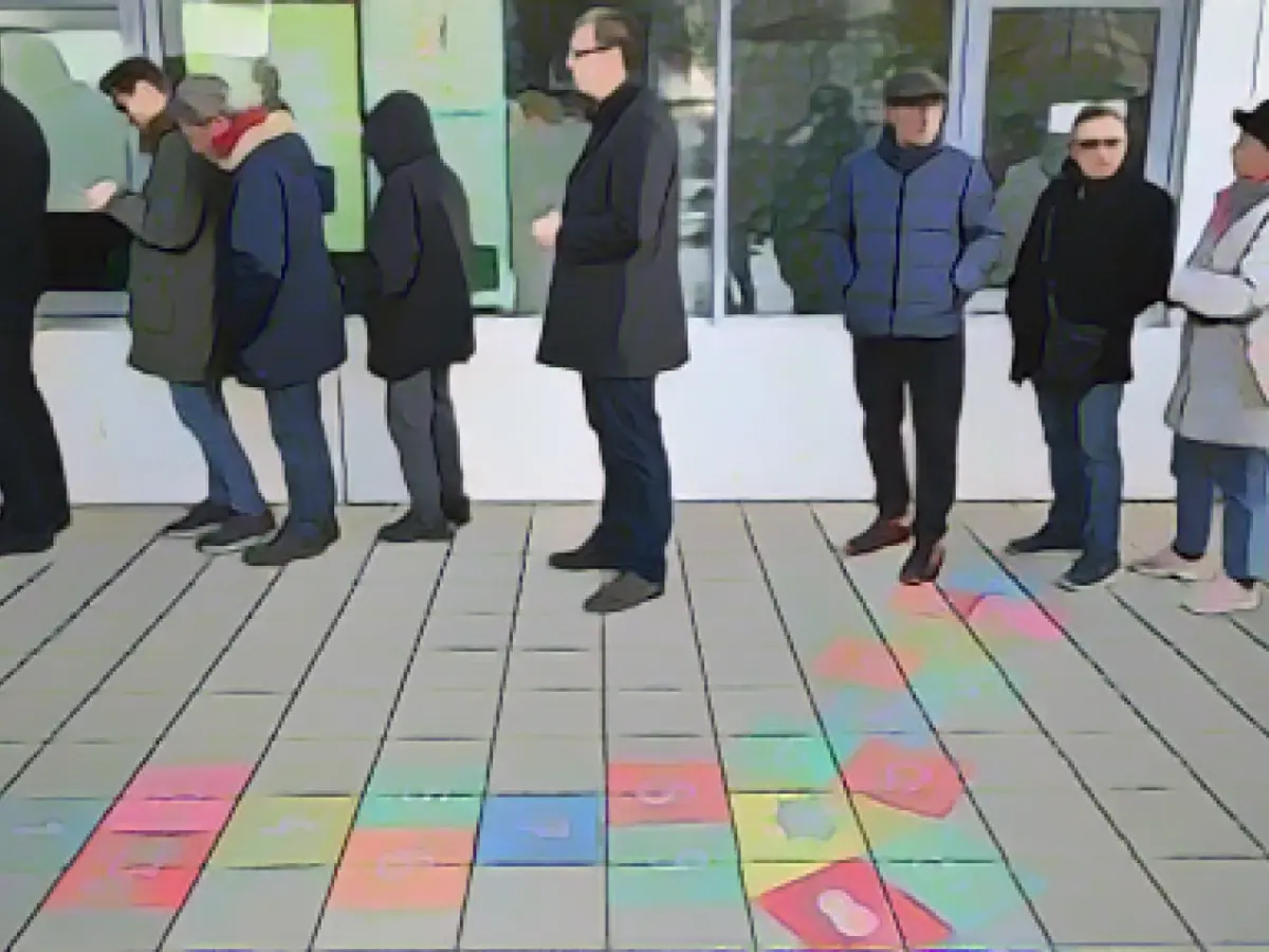 Serbs elect new parliament - President Vucic's party strongly favored