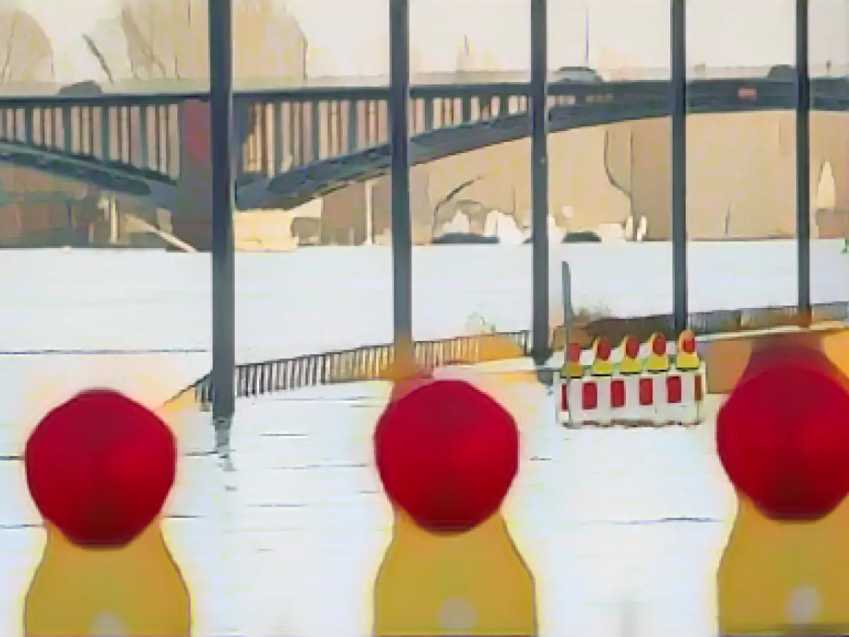 Rhine water levels drop: navigation remains restricted