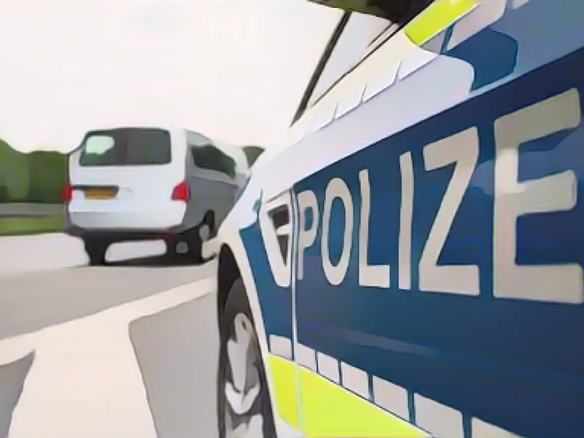 Police operation in initial reception center: man in custody