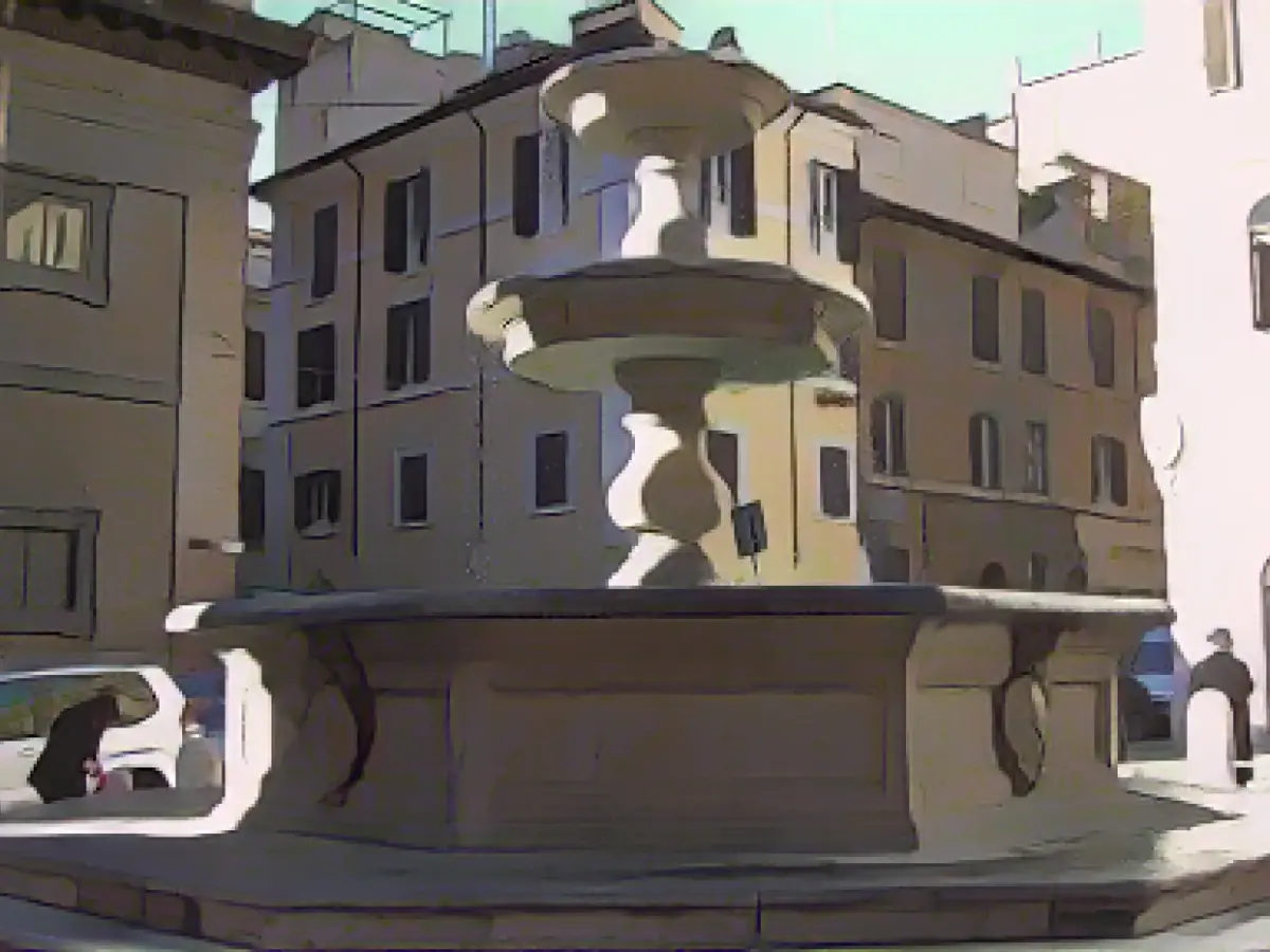 US tourist fined $450 for eating and drinking at Rome fountain