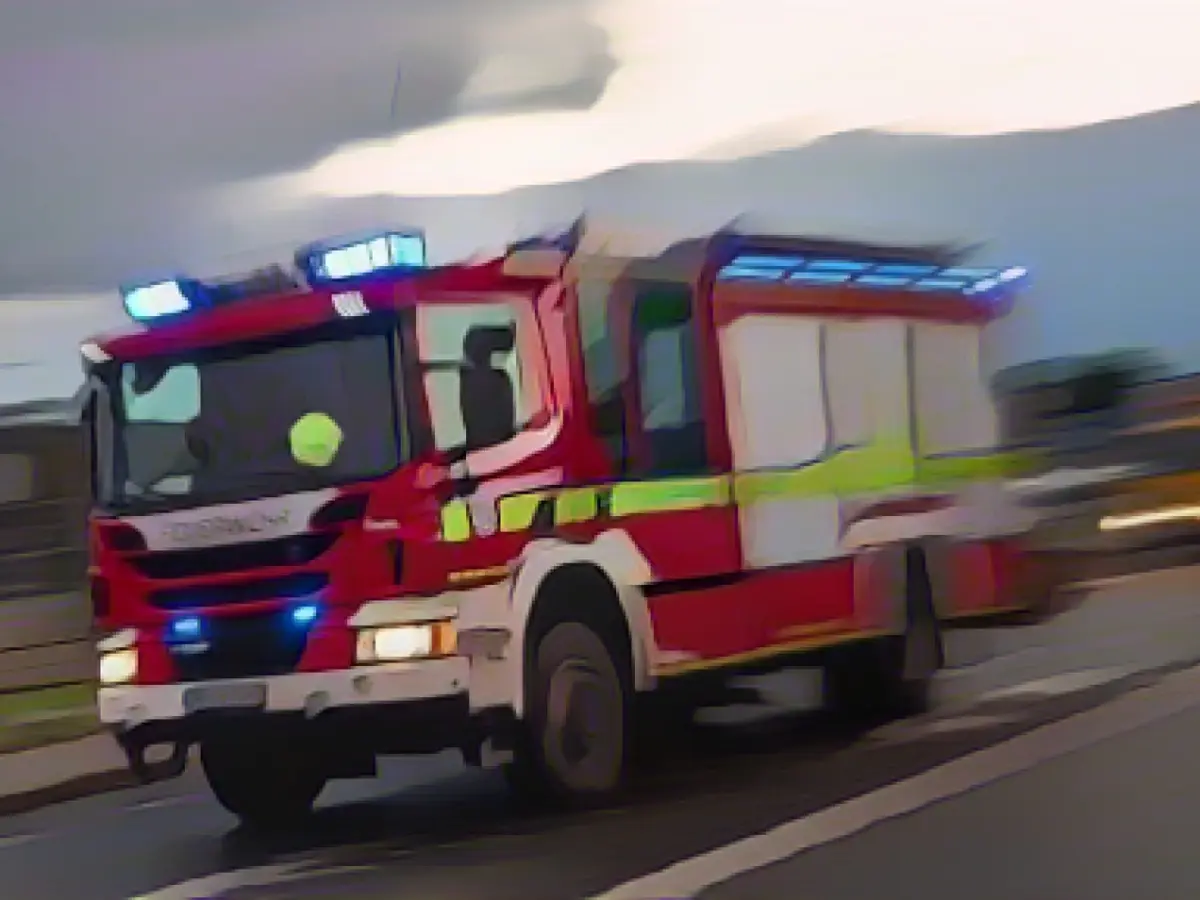 Carport burns out: House with nine residents evacuated