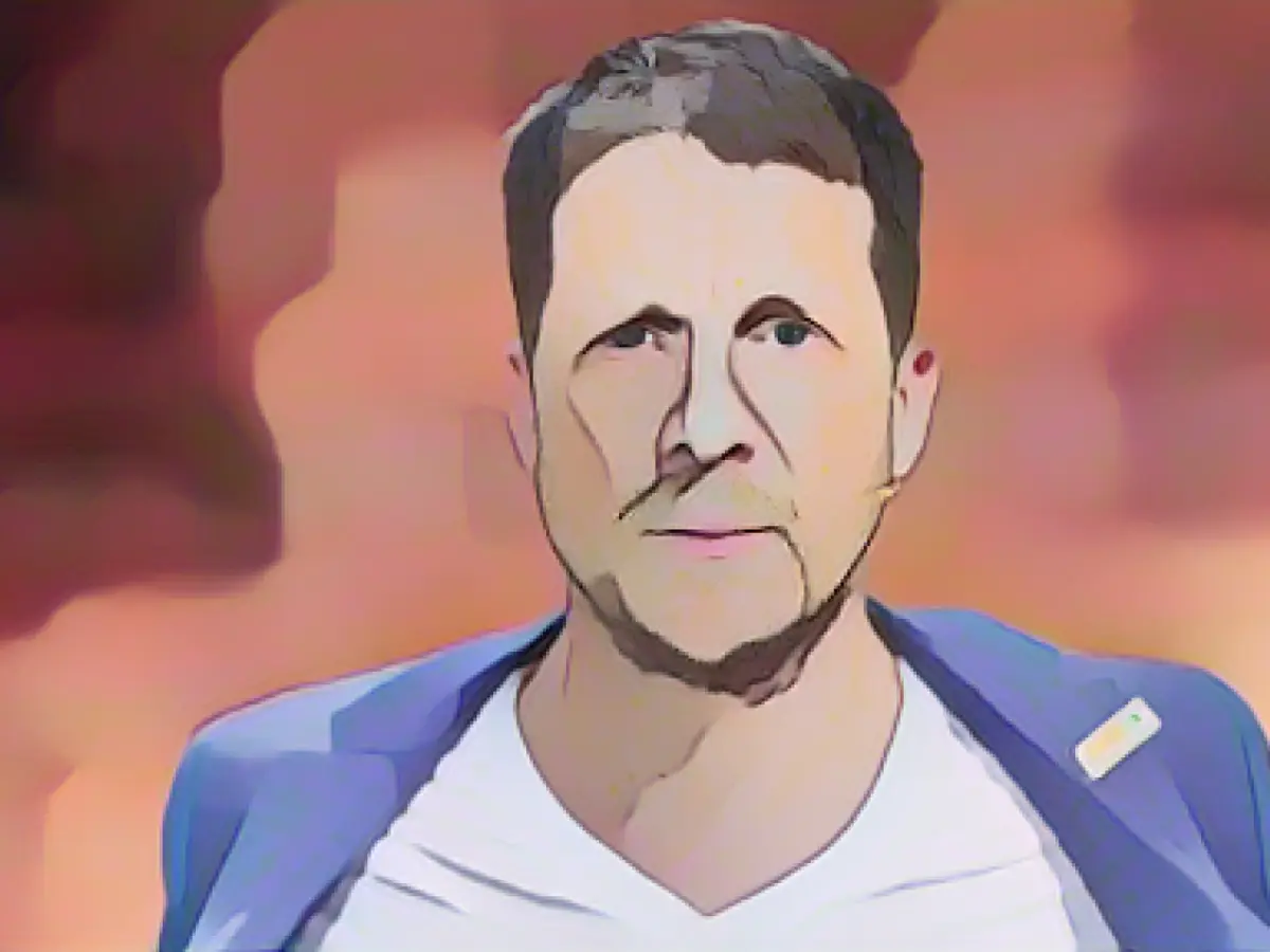 Pocher and the online guru: What is said to have happened when the two met