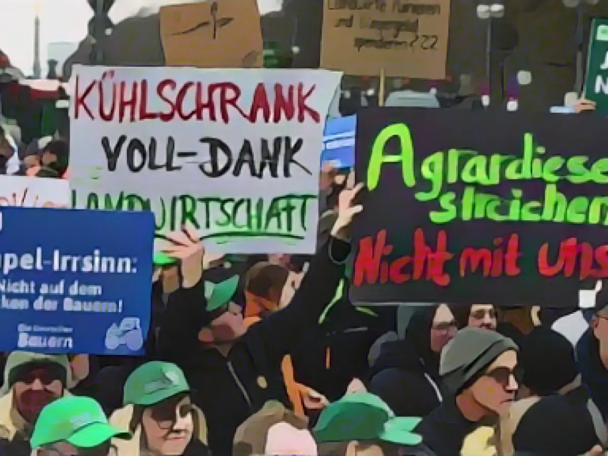 Farmers protest against "traffic light" austerity plans - Özdemir: "I will fight"