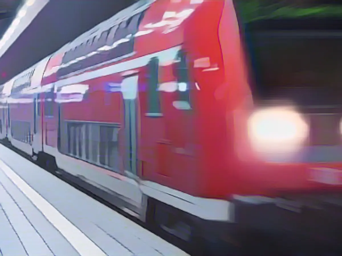 State, districts and cities: Improve local transport services