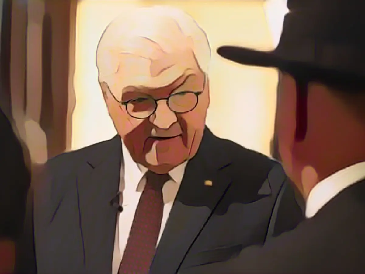 Steinmeier at concert: farmers protest