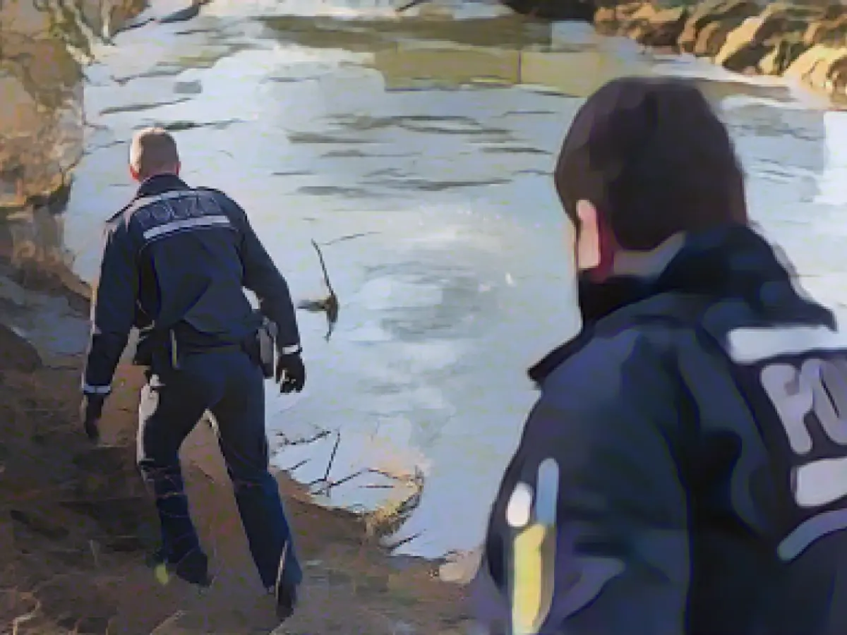 Two-year-old still missing in Bingen - trail leads to nearby river