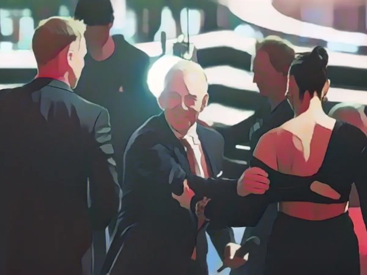 Amira didn't want to ride in Pocher's car